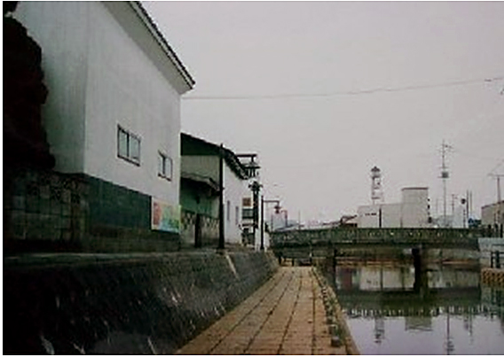 現在の田名部大橋付近