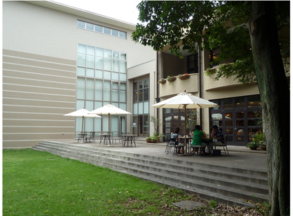 ファカルティハウス中庭